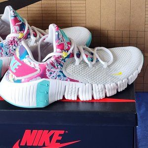 NEW!!! NIKE METCON 4 SIZE 9 WOMEN WHITE/ FLORAL